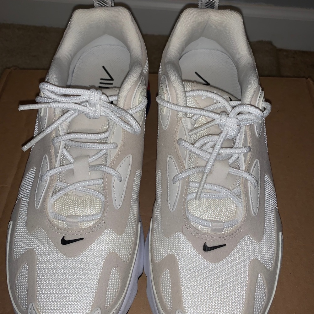 Size 10 Womens- Nike Air Max 200 Desert Sand 2019 - Picture 4 of 7